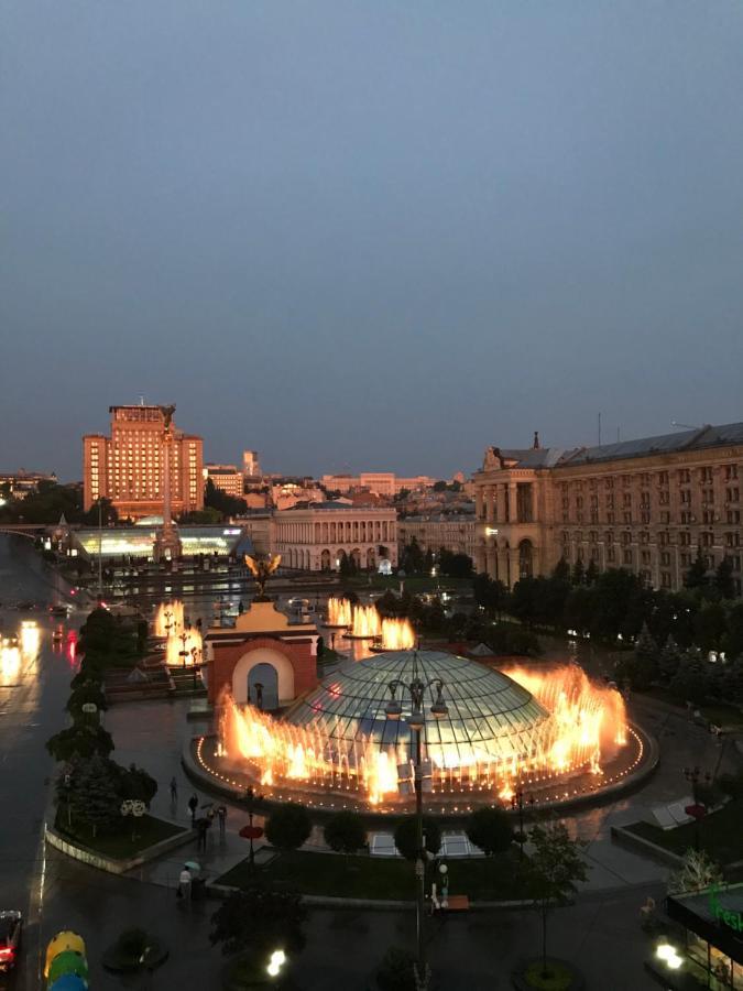 Kozatskiy Hotel Kiev Esterno foto