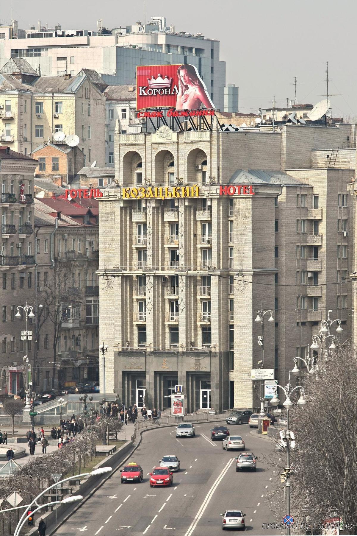 Kozatskiy Hotel Kiev Esterno foto